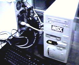 MSX 2+ multimidia ligado a um TV monitor RGB Philips 20 pol.